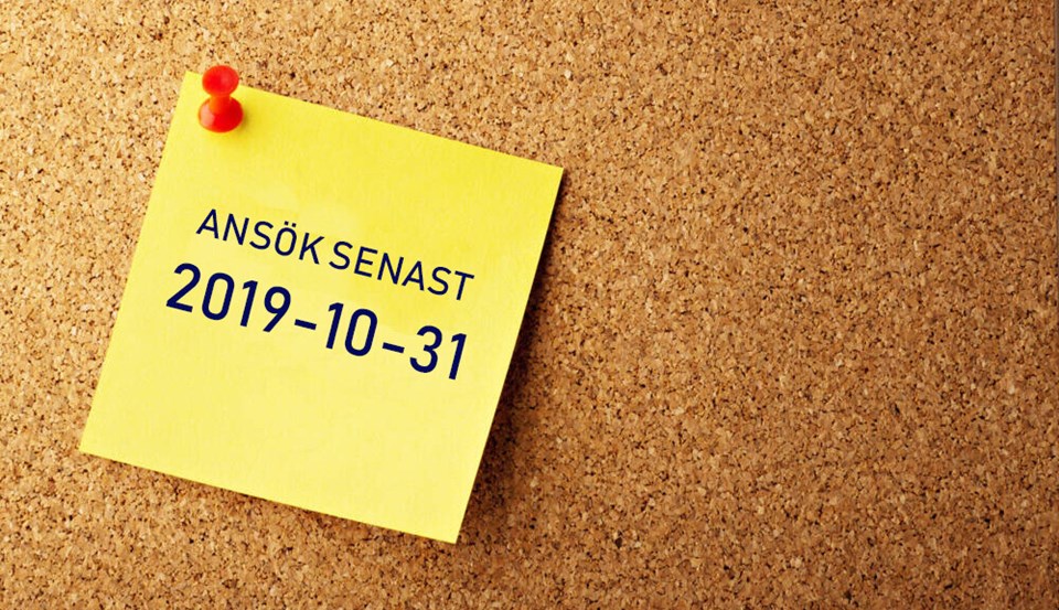 Anslagstavla med lapp med texten "Ansök senast 2019-10-31".