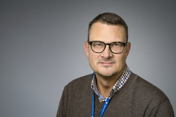 Porträtt på Lars Mähler, utvecklingskonsult på Personalenheten vid Umeå universitet.